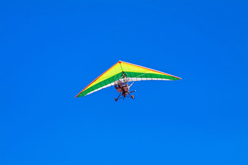 Fototapeta na wymiar Hang-glider in the sky