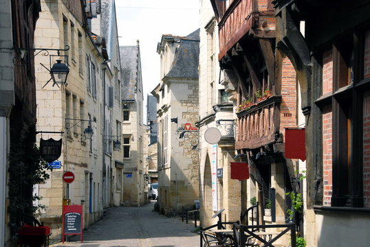 Ville de Chinon, ruelle du centre historique, maison à pans de bois, département d'Indre-et-Loire, France