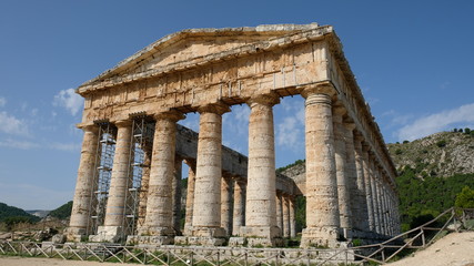 Fototapeta premium Segesta, Province of Trapani, Sicily. Segesta is one of the best preserved and beautiful of all the Greek archaeological sites in the Mediterranean. This is a Doric temple, built before 430 BC.