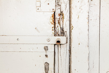 cracked wall at the old house