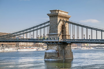 Obraz premium Lanchid or Chain bridge in Budapest at winter