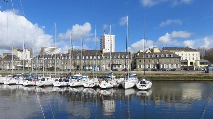 Photo sur Plexiglas Porte Voiliers dans le port de plaisance de Lorient, en Bretagne (France)