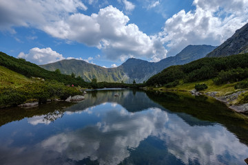 Obraz na płótnie Canvas mountain lake in late summer in Slovakian Carpathian Tatra