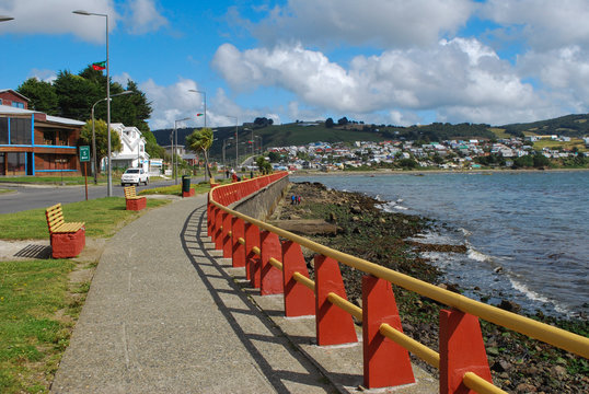 Paisaje costanera ciudad de Ancud en Isla de Chilo&eacute;