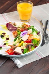 Chisken breast and mushroom salad with vegetables