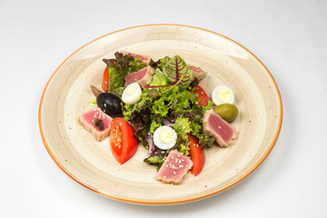 Nicoise with Tuna and Vegetables