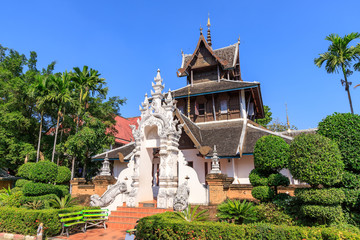 Fototapeta na wymiar Wat Chedi Luang temple in Chiang Mai, north of Thailand