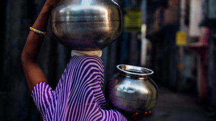 Women carrying water in India, Rajasthan