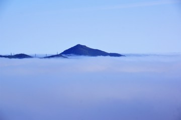 Fototapeta na wymiar mountin in fog