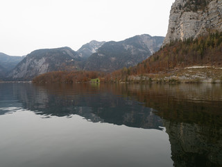 Fototapeta na wymiar Hallstatt lake from Obertraun