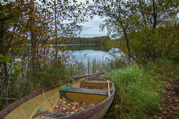 Fototapeta premium Abandoned rowing boat by the lake