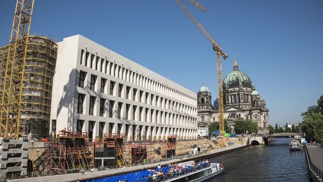 An hyperlapse of the Humboldt Forum facade and the Spree river in Berlin Mitte.