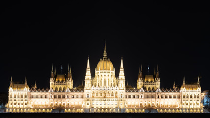 Fototapeta premium Parlamento de Budapeste à noite