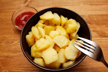 fried potatoes with ketchup