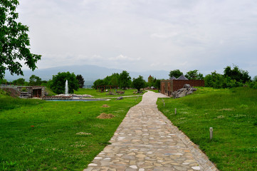 Fototapeta na wymiar Beautoful walkway in green field