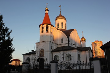 Fototapeta na wymiar orthodox church at sunset
