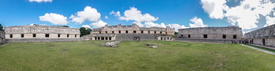 Fototapeta na wymiar Uxmal, Pyramiden, Maya, Mexiko