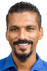 Obraz premium Face of young happy Indian businessman smiling