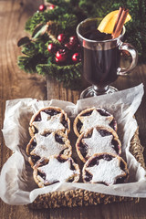 Mince pies with mulled wine