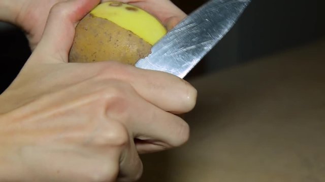 girl with monikjurom cleans potatoes