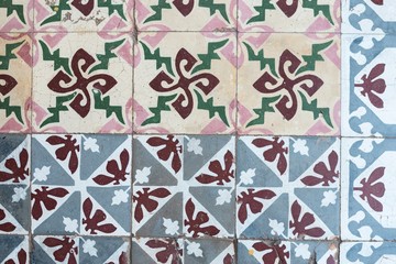 Vintage Ceramic with floral patterns 