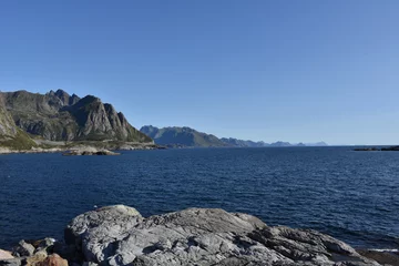 Foto auf Acrylglas Reinefjorden Lofoten, Reine, Hamnøy, Hamnøya, Reinefjorden, Straße, Fjord, Moskenesøya, Moskenes, Fjord, Gipfel, Berge, E10, Vestfjorden, Europastraße, Nordland