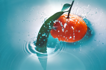 clementine falling in water with splashers