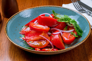 Tomato salad with red onion