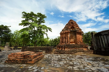 Fototapeta na wymiar Ancient ruined Wat Chetuphon Luang in Sukhothai