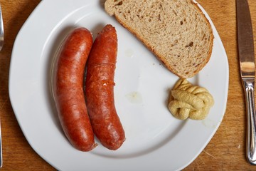 Simple sausages dinner