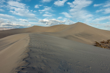 Fototapeta na wymiar Wind sculpted sand to form the intriguing Mesquite Sand Dunes, Death Valley National Park, California