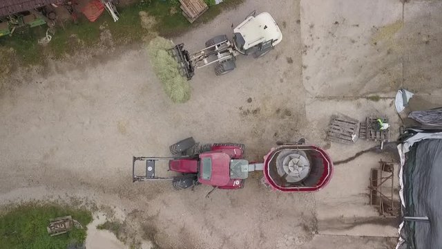 Heu in Futtermischwagen