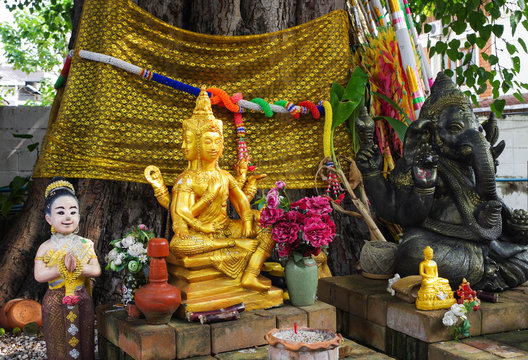 Four headed Phra Phrom, Thai representation of the Hindu god Brahma w. Ganesh - Mae Hong Son, Thailand