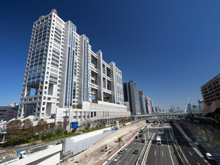 Obraz premium お台場 フジテレビビルと首都高速