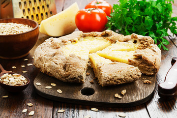Galetta with oat flakes and cheese