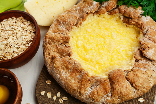 Galetta with oat flakes and cheese