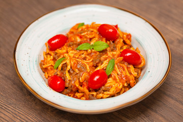 pasta with tomatoes and basil