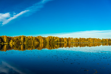 Fototapeta na wymiar See in Norddeutschland im Herbst Meckelfeld See im großen Moor