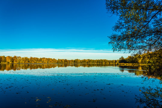 See in Norddeutschland im Herbst Meckelfeld See im gro&szlig;en Moor