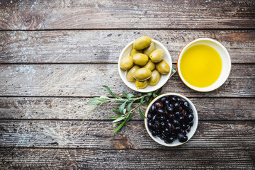 A set of olives and olive oil