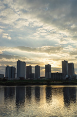 Obraz na płótnie Canvas the sun sets in the buildings across the Tama River Kawasaki Kanagawa Japan