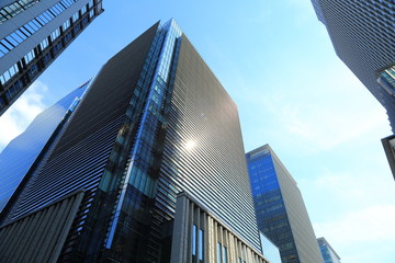 Fototapeta na wymiar 日本橋に林立する最新の高層オフィスビル群
