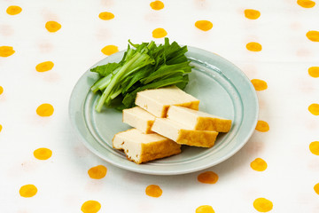 味噌汁の具　厚揚げと水菜