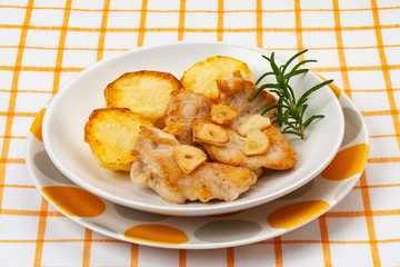 鶏とじゃが芋のガーリック焼き