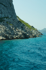 Naklejka premium Mountain and sea. coastline with a rock background