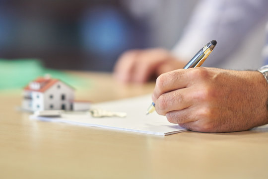 Real estate market: purchase agreement for a new house