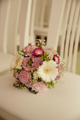 pinker Brautstrauß mit Ringen zur Hochzeit