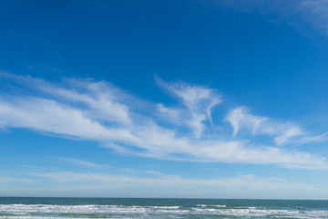 Fototapeta na wymiar Oceanview with fluffy Clouds