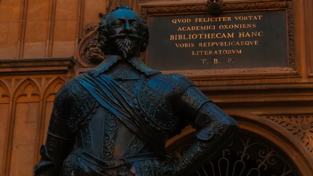 Latin inscription next to Sir Thomas Bodley statue in the Tower of the Five Orders of the Bodleian Library, Oxford, England