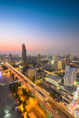 Fototapeta na wymiar twilight bangkok city 